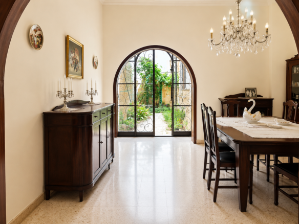 Sliema – Unconverted Townhouse in Sliema